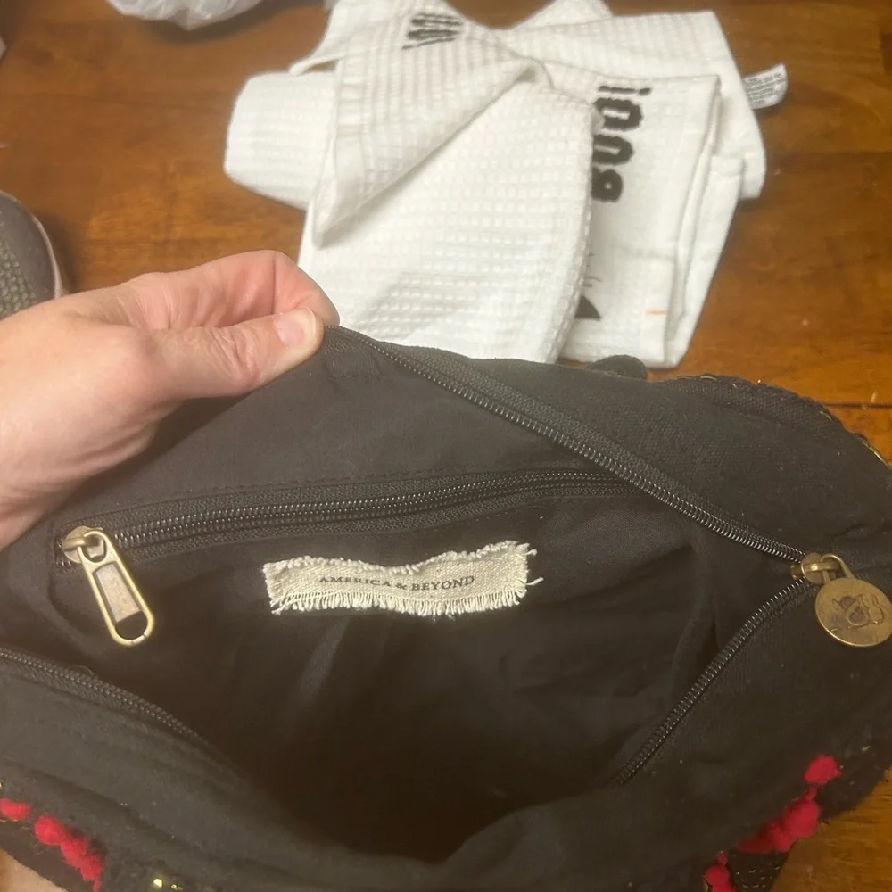 Sold America and Beyond bag. NWT. - Picture 2 of 7
